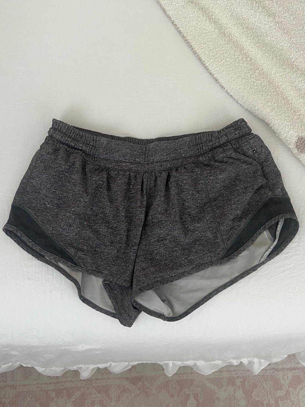 Lululemon hotty hot shorts 2.5 inch